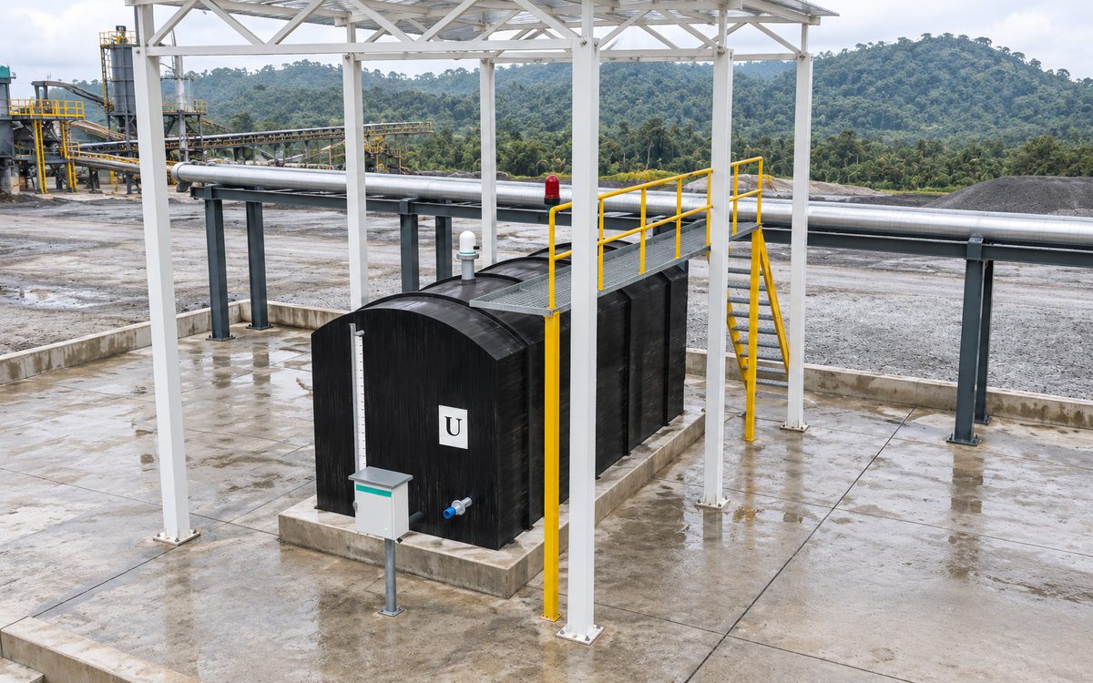 U Shape Tank, photographed to match the platform's 3D digital twin
